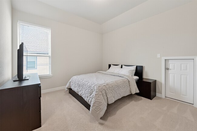 Building Photo - 4018 Martin Ridge Dr