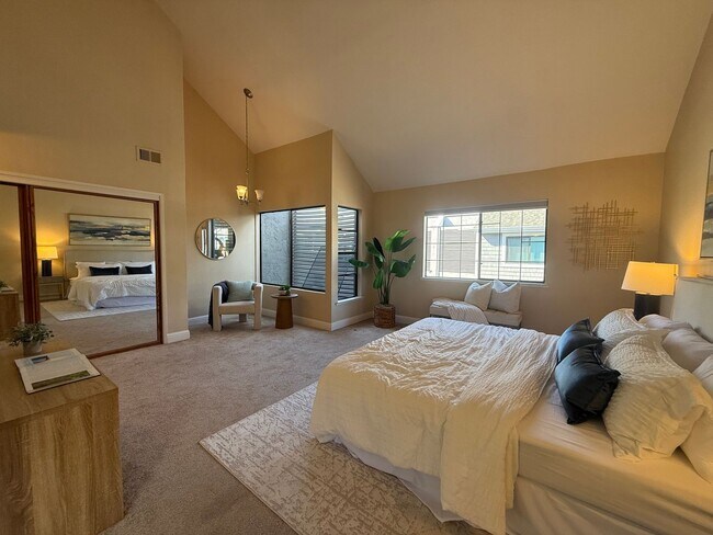 Building Photo - 1166 Capri Dr