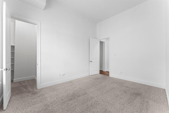 Building Photo - 1038 E 29th St
