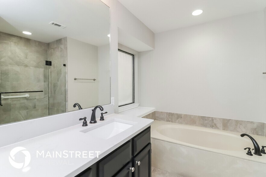 Building Photo - 4003 Bradley Ln