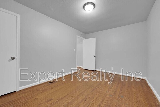 Building Photo - 900 75th St S