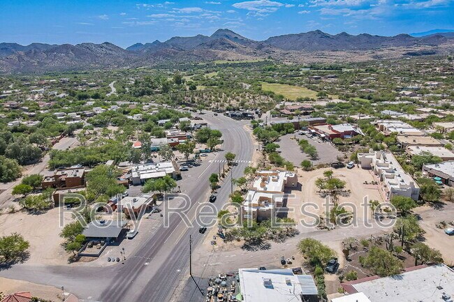 Building Photo - 6050 E Hidden Valley Dr