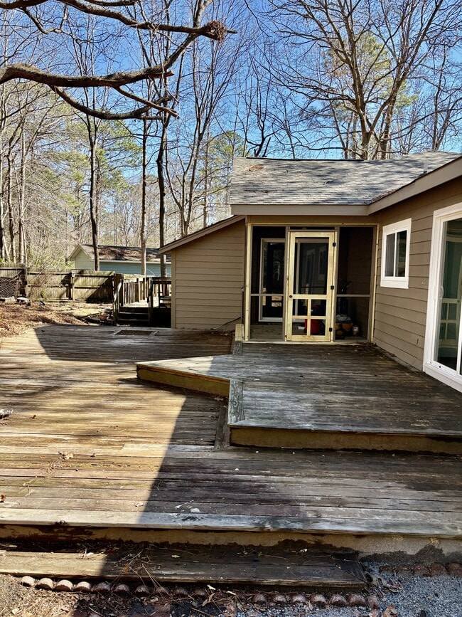 Building Photo - 5 Sweet Branch Ct