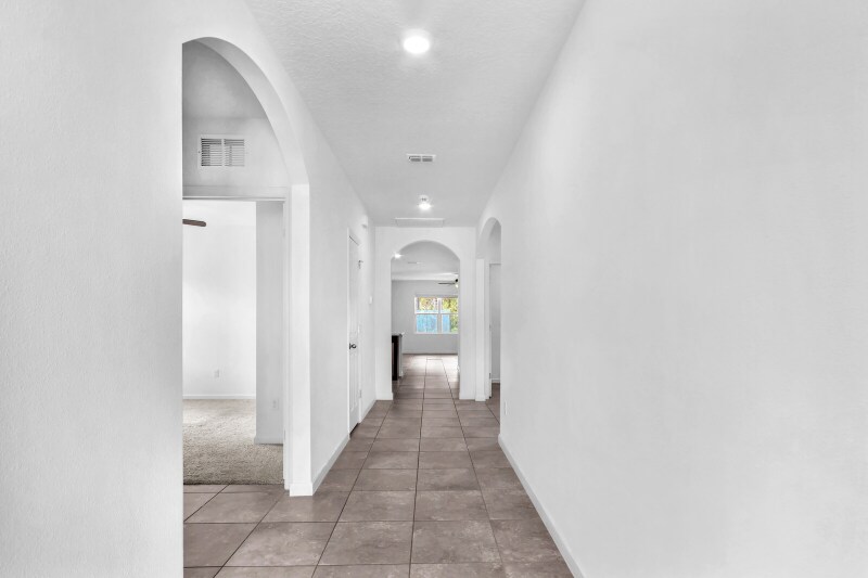 Building Photo - 2550 SE Rock Springs Dr