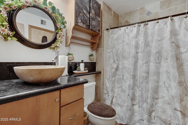 Building Photo - 540 N May