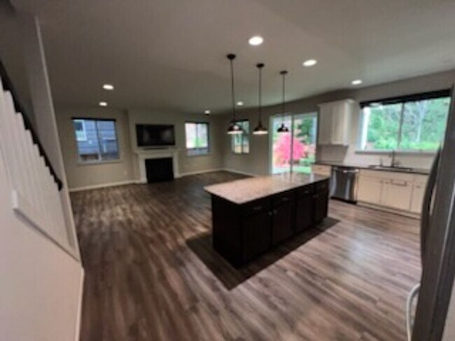 Building Photo - 5 Bedroom plus a Bonus Room in Gig Harbor