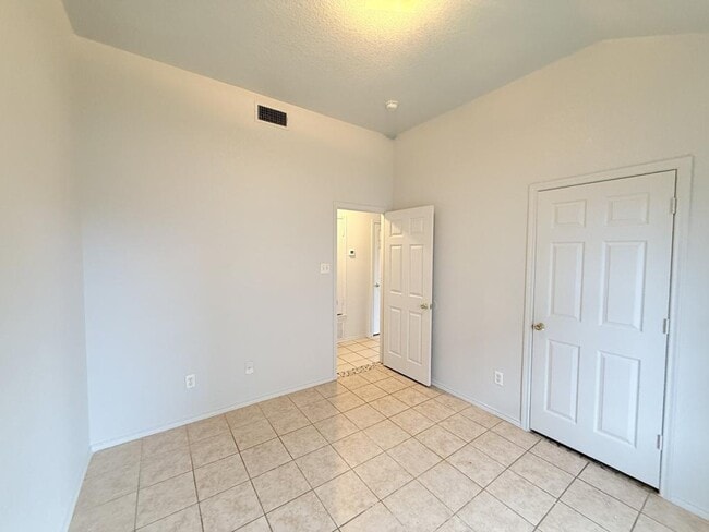 Building Photo - 3708 Gus Dr