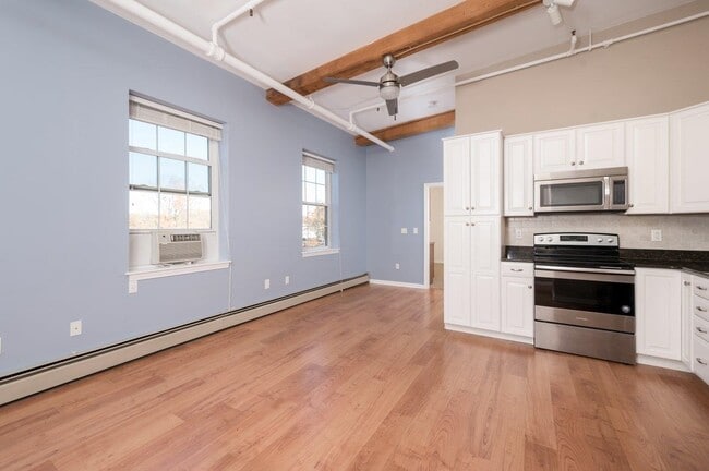 Building Photo - 156 Front St