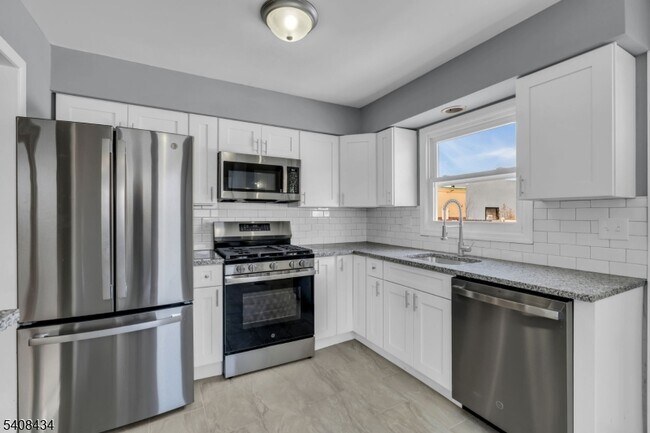 Building Photo - 417 Highland Pl