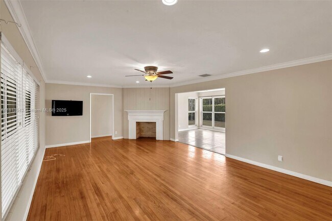 Building Photo - 386 NE 99th St