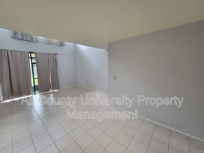 Building Photo - 703 SW 75th St