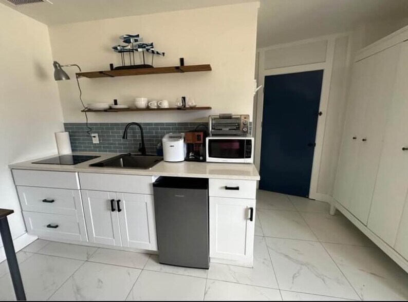 Kitchenette - 3001 NW 9th Ave