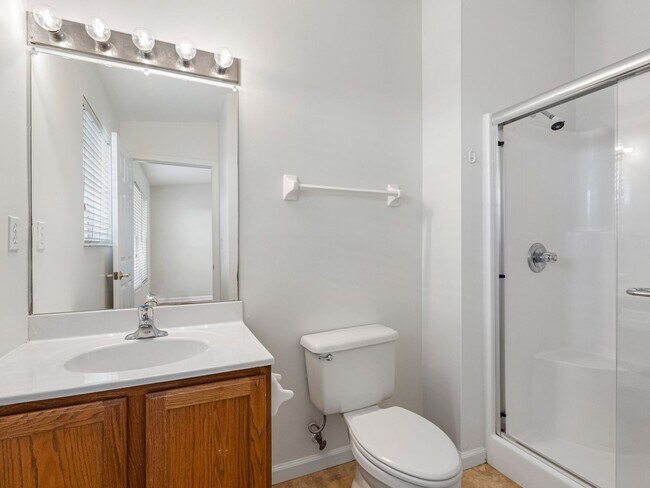 Building Photo - $500 OFF FIRST MONTHS RENT!