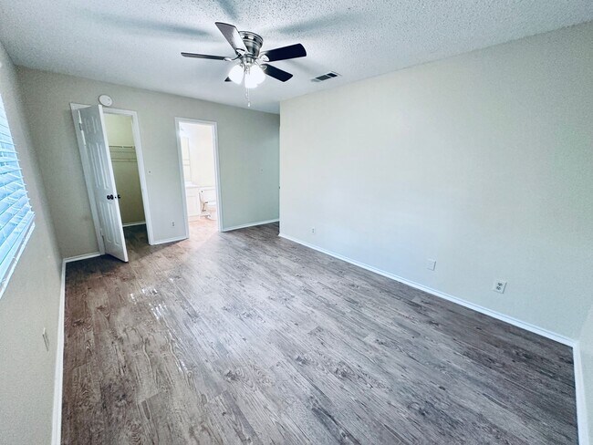 Building Photo - 379 Fantail Loop