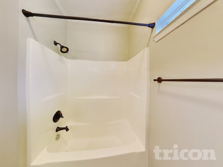 Building Photo - 1030 Ryan Ct