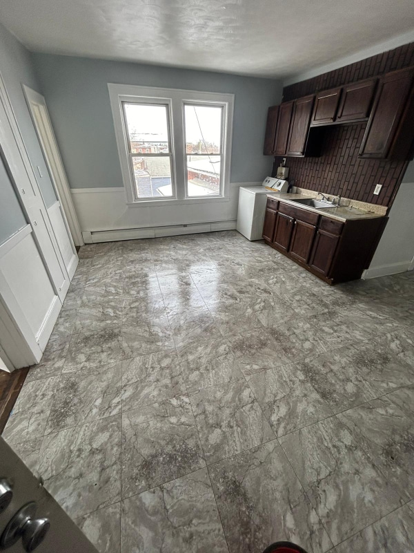 Building Photo - 168 Oak St