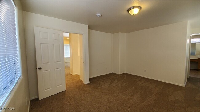 Building Photo - 962 Grand Cerritos Ave