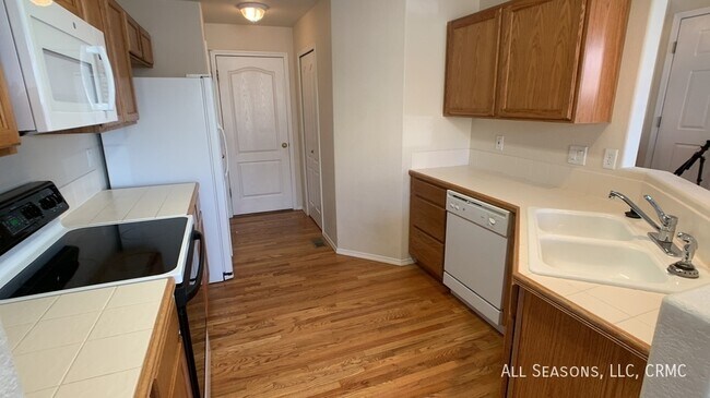 Building Photo - 7139 Sand Crest View