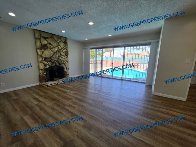 Building Photo - Gorgeous Turnkey 4 BD / 2.5 BA Home in Hawthorne