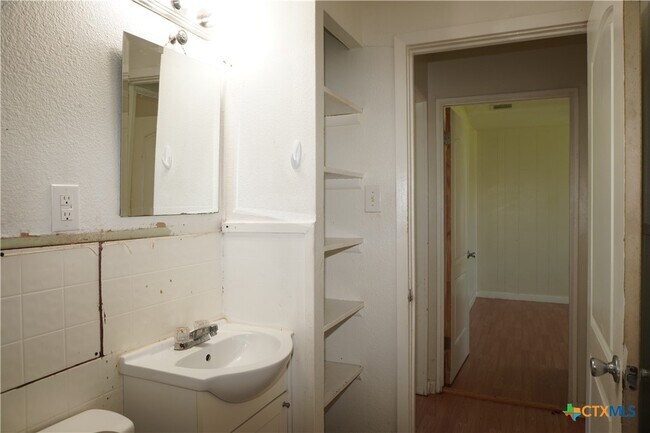 Building Photo - 1006 Haynes St