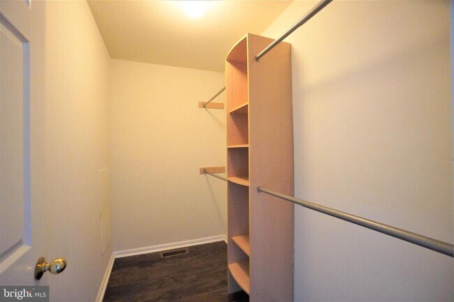 Building Photo - 104 Hidden Creek Dr