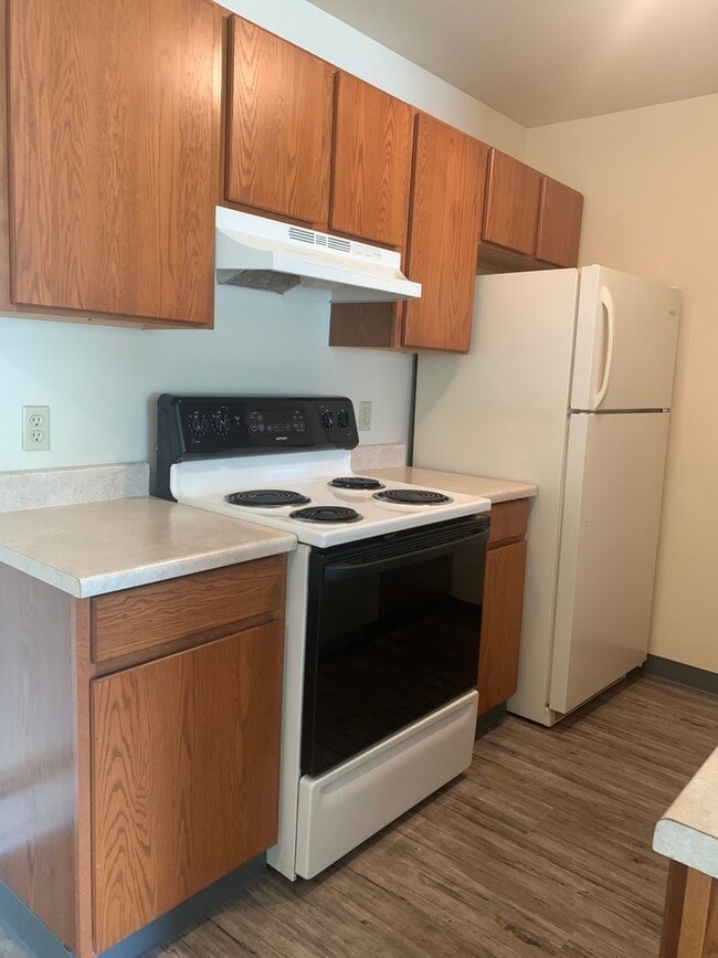 Building Photo - Spacious Two Bedroom Apartment! Sparta Schools!