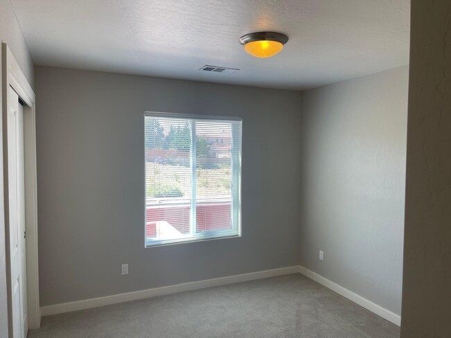 Building Photo - 1668 Bull Lea Dr SE