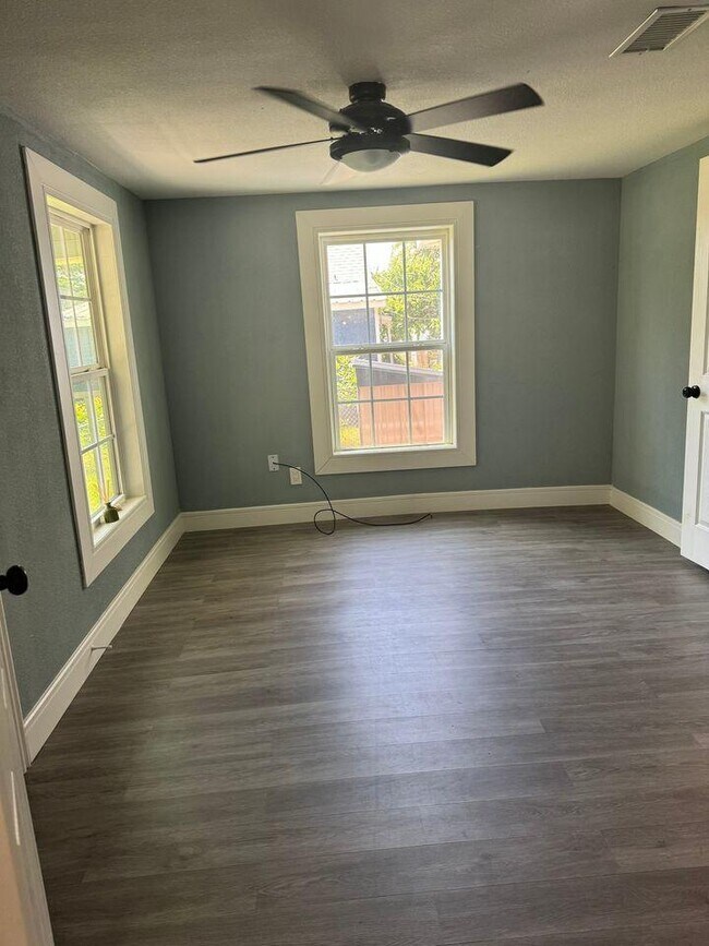 Building Photo - 1301 S Scullin Ave