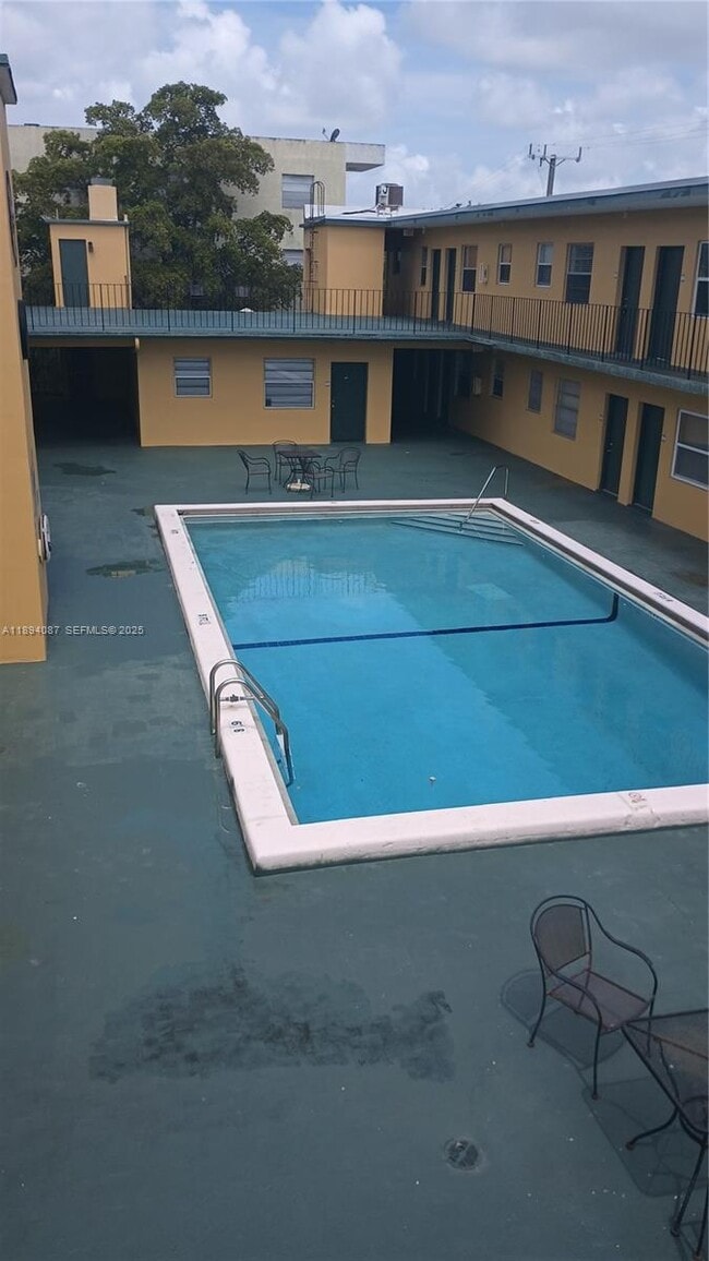 Building Photo - 1975 NE 135th St