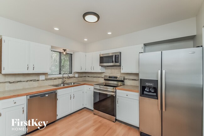 Building Photo - 2273 Farnsworth Dr