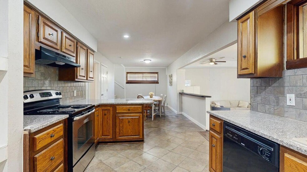 Building Photo - Charming Arlington residence offering spac...