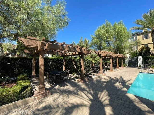 Building Photo - 717 S Casita St