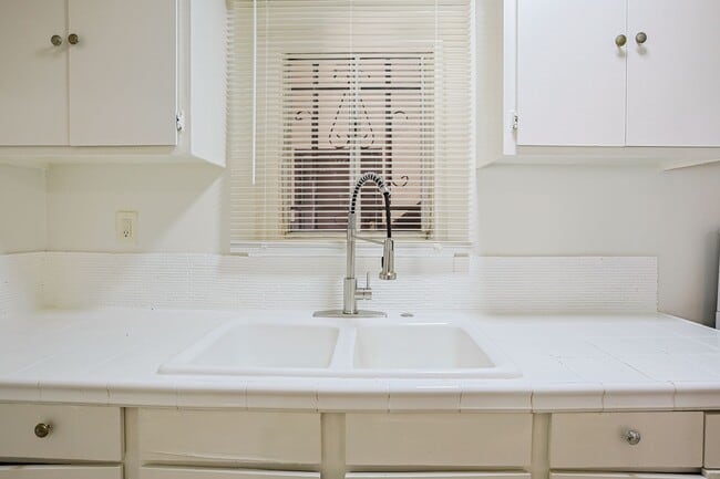 Building Photo - Modern Living in Koreatown: Stylish Studio Apartment