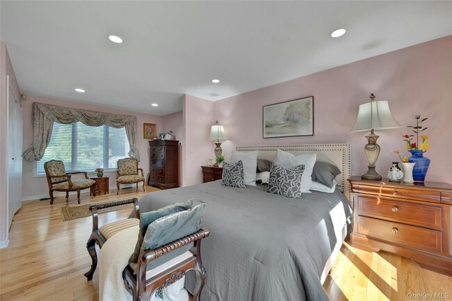 Building Photo - 2 Meadowwood Ln