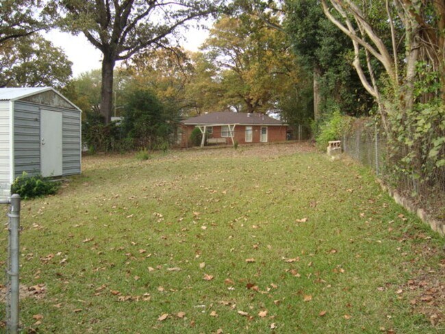 Building Photo - Charming two bedroom and one bath home available to rent