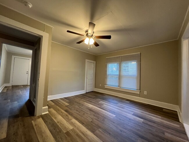 Building Photo - *HOLIDAY MOVE-IN SPECIAL $500 off the firs...