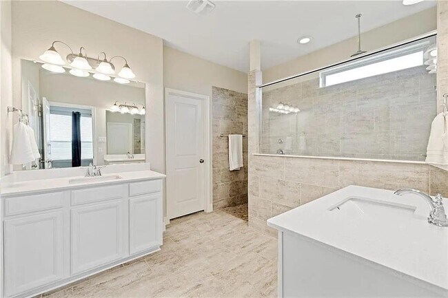 Building Photo - 165 Carlina Lp