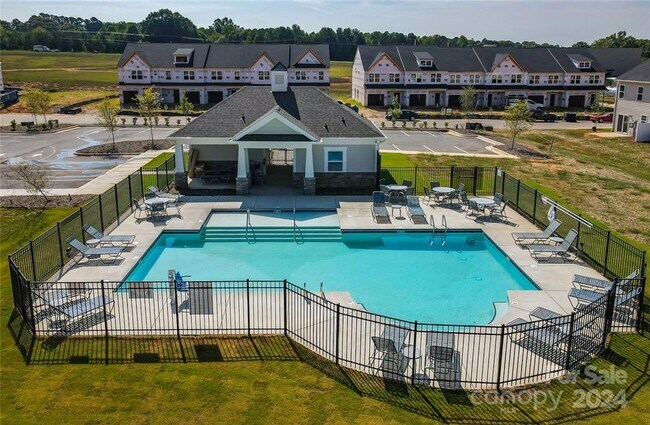 Building Photo - Captivating Family Home | 4 BR/3BA | 2 Car Garage | Backyard