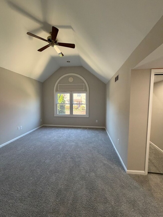 Building Photo - 3BR - WOODED VIEWS • FINISHED BASEMENT • BONUS LOFT • TE SCHOOL DISTRICT