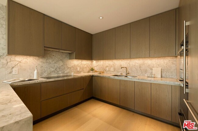 Building Photo - 2025 Ave of the Stars