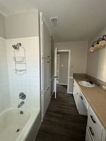 Building Photo - 5 Lawrence Cir