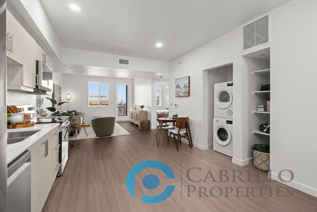 Interior Photo - Vadara West