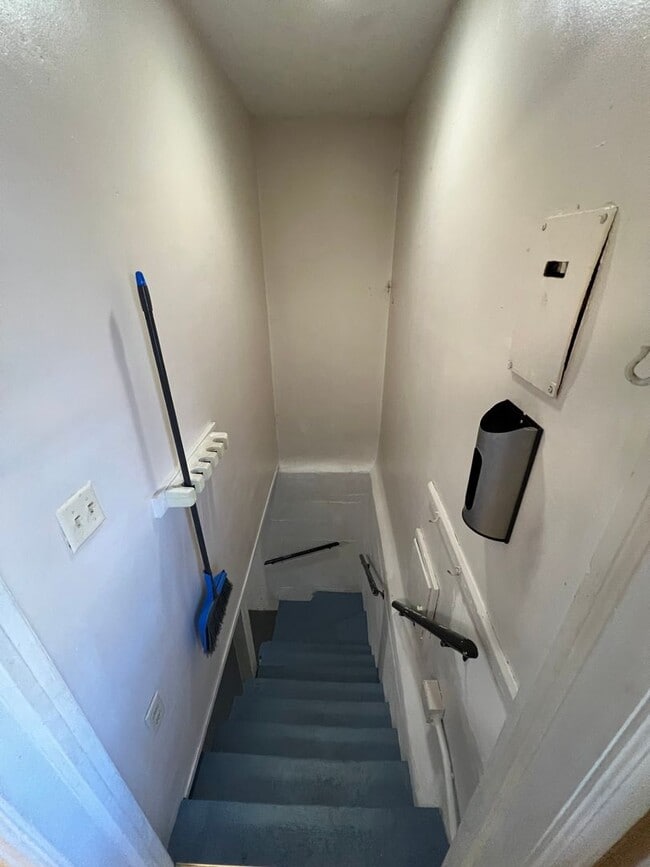 Building Photo - 3 Bed 2 Bath House