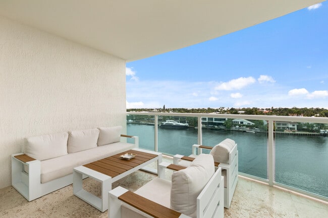 Building Photo - 20201 E Country Club Dr