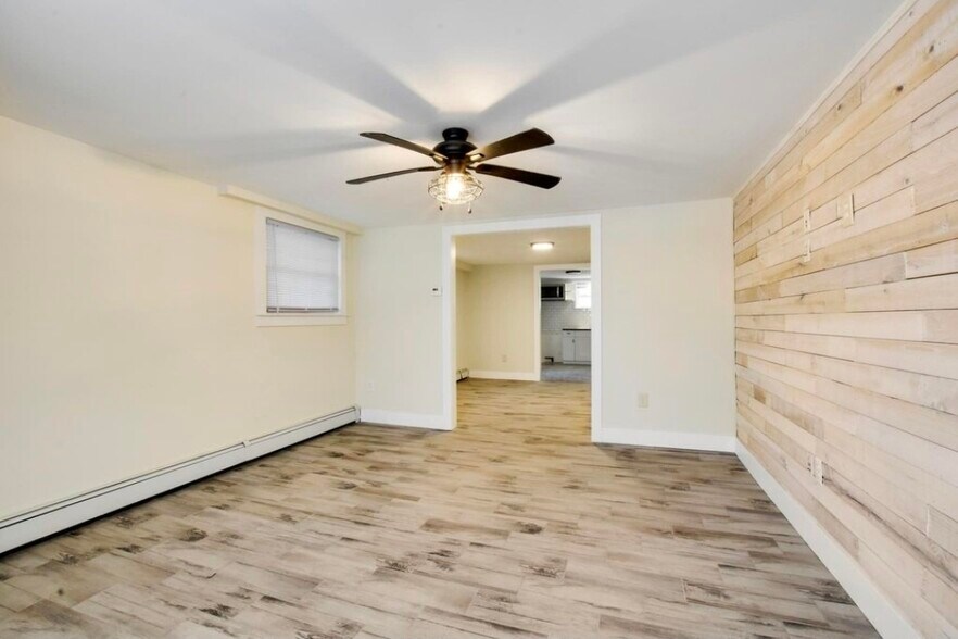 Living room - 728 Golden Ave