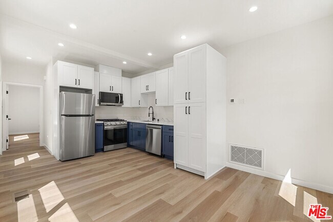 Building Photo - 1305 Lucile Ave