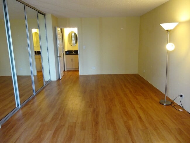 Building Photo - Pearl One building. Centrally located, water, sewer included!!