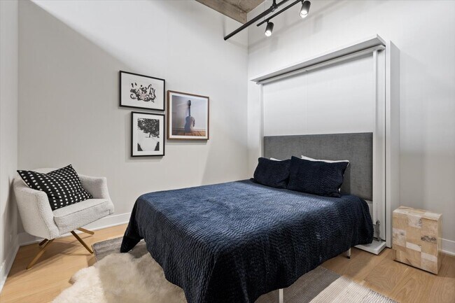 Building Photo - 850 W Adams St