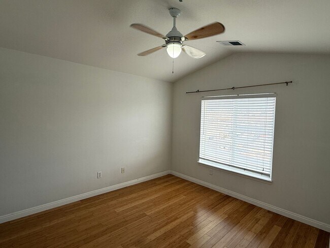 Building Photo - 2 Bedrooms with 2 Bathrooms at the Edge at...
