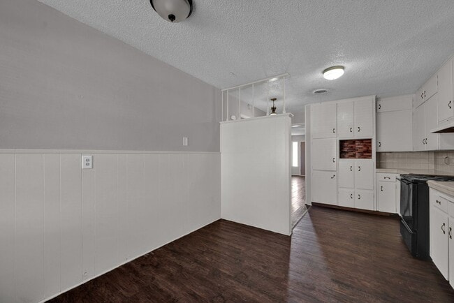 Building Photo - 3407 Janet Dr